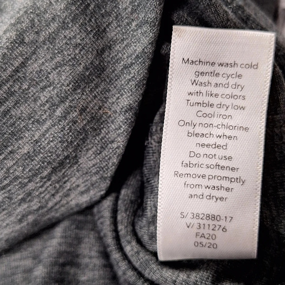 Athleta Small Uptempo Gray Long Sleeve Pullover Top Round Hem Thumbholes - Picture 11 of 14